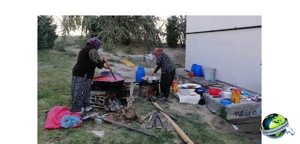 Ev Hanımları Kışlık Hazırlıklarına  Devam Ediyorlar