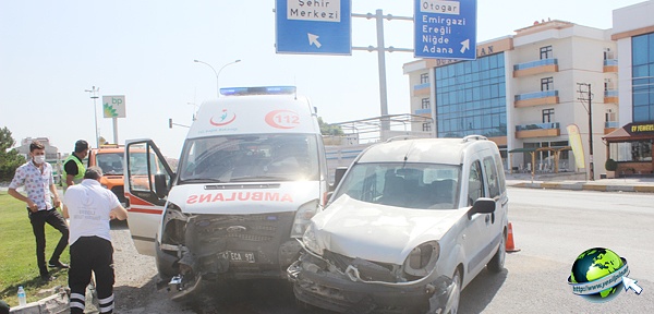 Hasta Taşıyan Ambulans Kaza Yaptı
