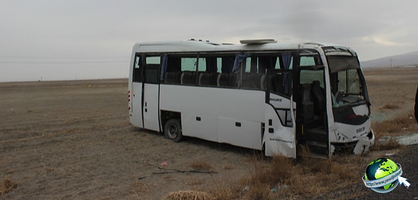 Belediye Otobüsü Devrildi 14 Yaralı